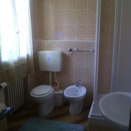 Montrona Rr Vendégház 3*
