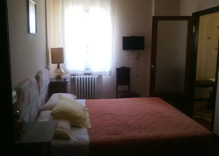 Montrona Rr Gæstehus