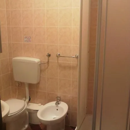 Guest house Montrona Rr 3*