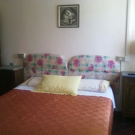 Montrona Rr Guest house Imola