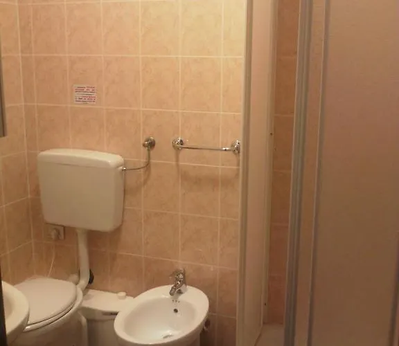 Casa de hóspedes Montrona Rr 3*