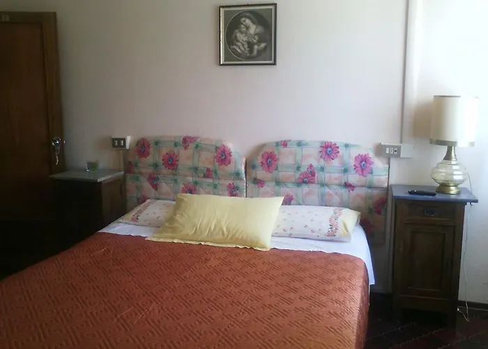 Montrona Rr Casa de hóspedes Imola