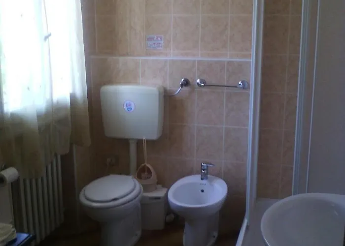 Montrona Rr Konukevi 3*